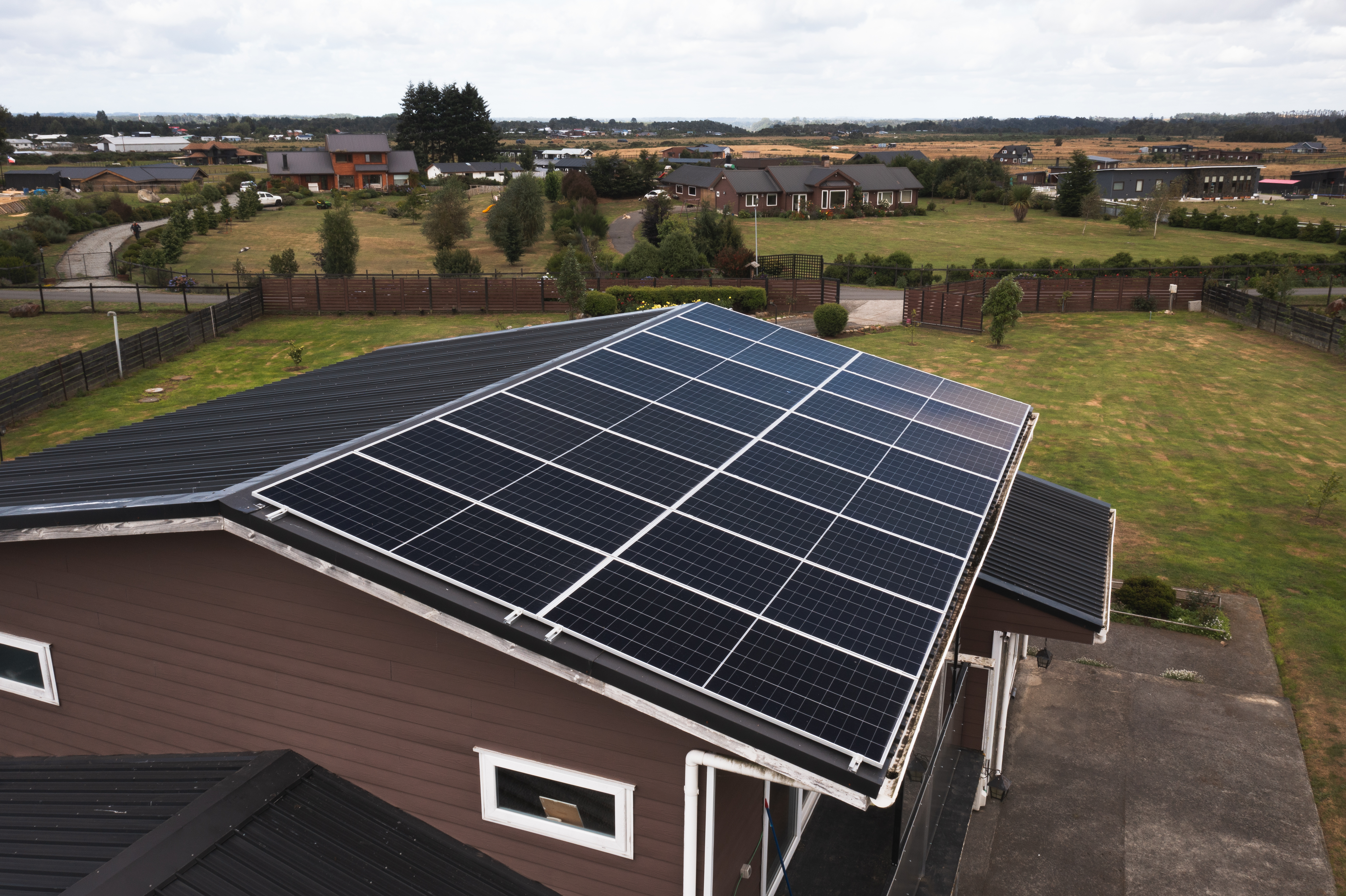 Vista aérea de paneles solares